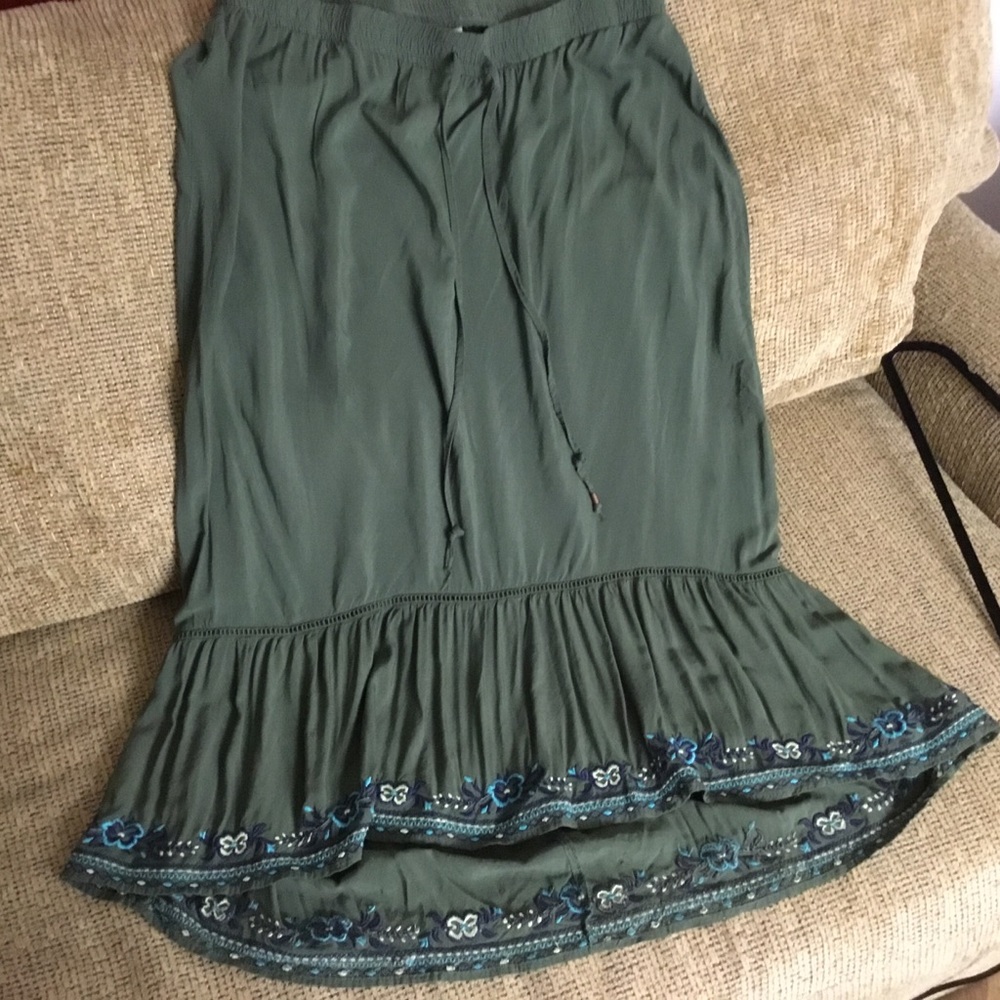 TIME AND TRU High-Low Camo Green Embroidered Skirt
